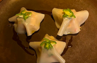 Sud 777 signature dishes Tarta De Echalote Y Burrata
Gyozas De Erizo De Mar
Atún Aleta Azul